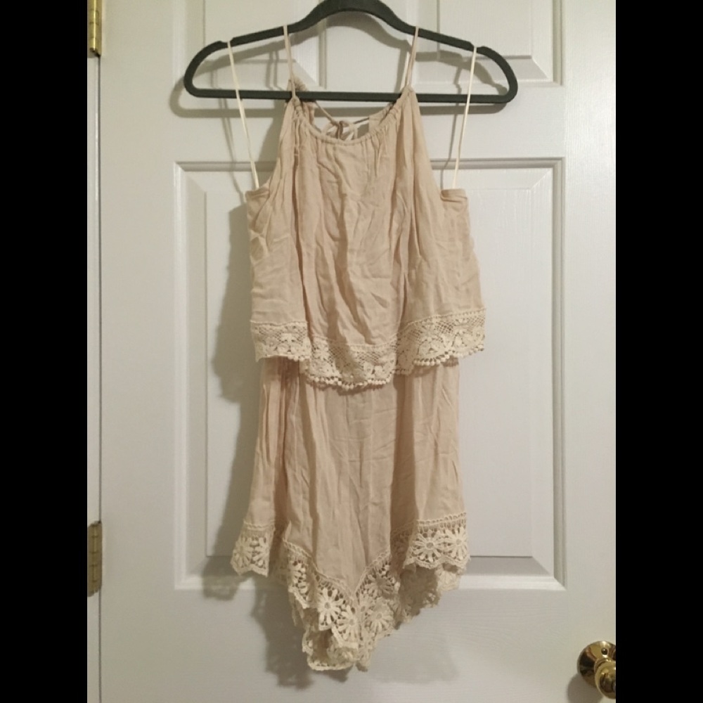 Cream lightweight Francesca's romper - Picture 1 of 3